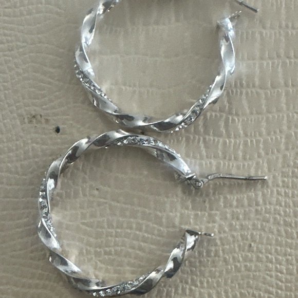 🔥.925 Tested Sterling Silver Crystal Jordan Mom Twisted Cable Hoop Earrings🔥 - Picture 9 of 10